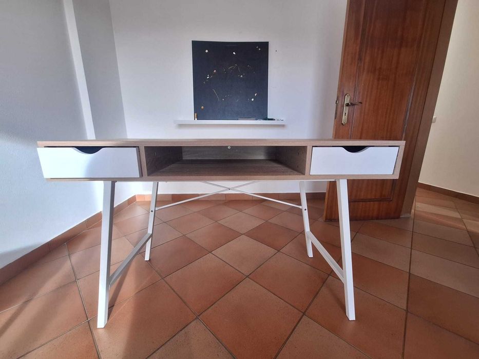 Secretária Semi Nova