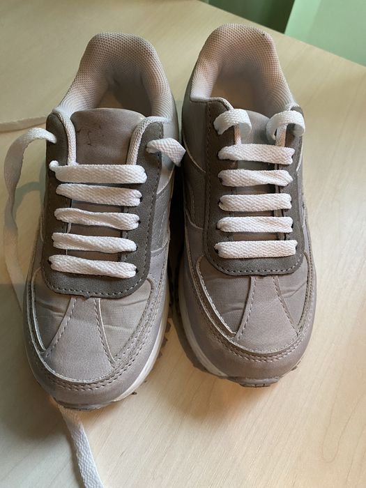 Продам кроссовки для мальчика Reserved