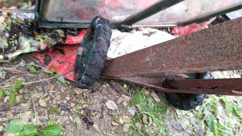 Carrinho com rodas para colocar motor rega etc ...