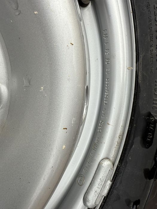 Шина 225/75 R16c з диском одна штука