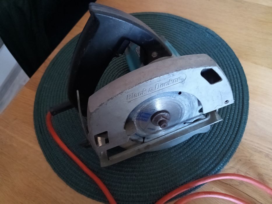 Narzędzia piła najazdowa Black decker