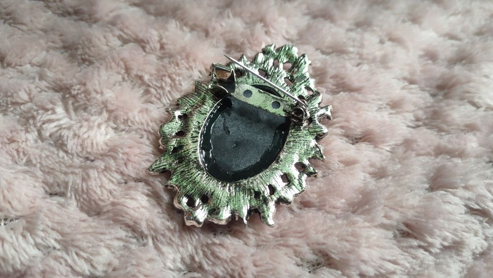 Broszka z kamea kobieta kobieca duża elegancka piękna dla kobiety