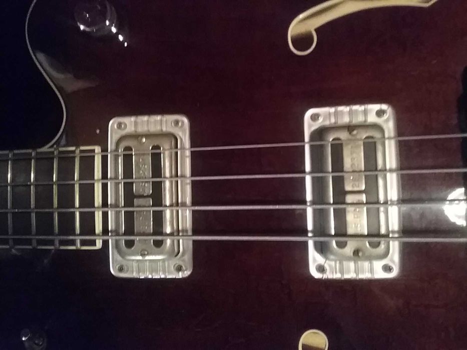 Baixo Gretsch G6119B  Hollowbody Walnut Japonesa  FAZER OFERTA