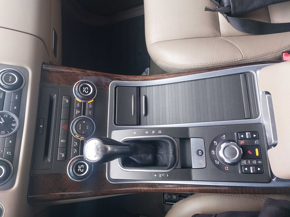 Продаеться гарний Range Rover Sport