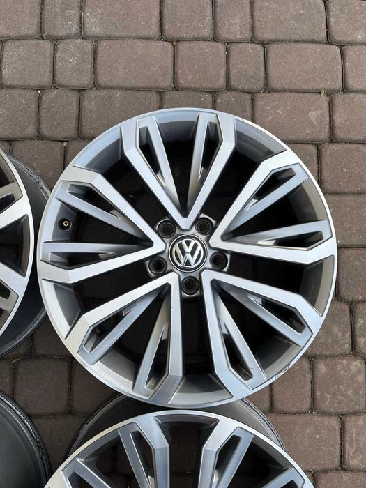 Oryginalne alufelgi Vw 5x112 18 cali Bicolor T-Roc Passat Ateca
