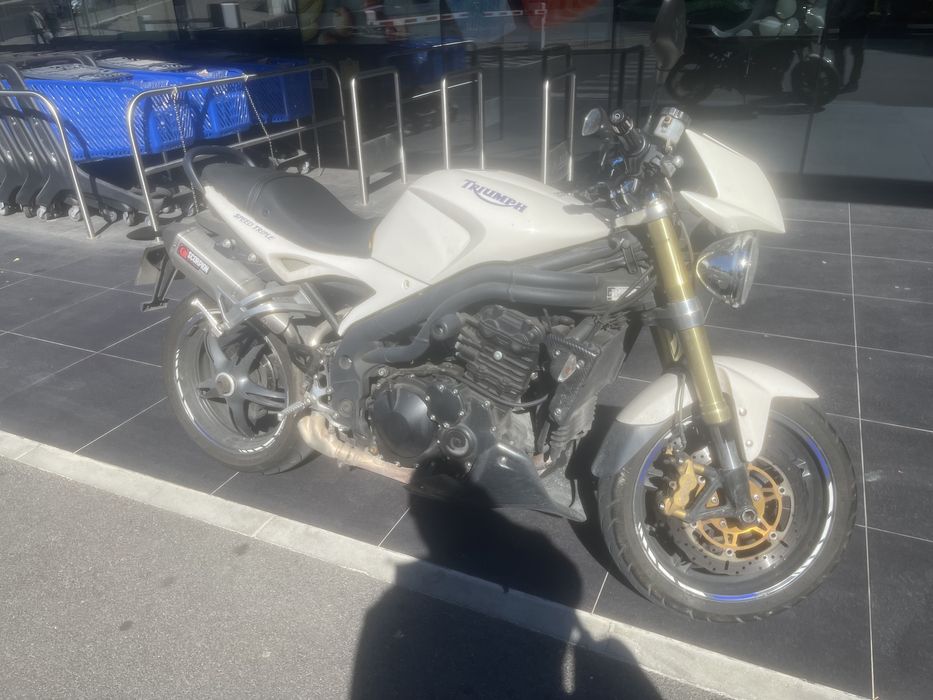 Triumph speed triple 1050