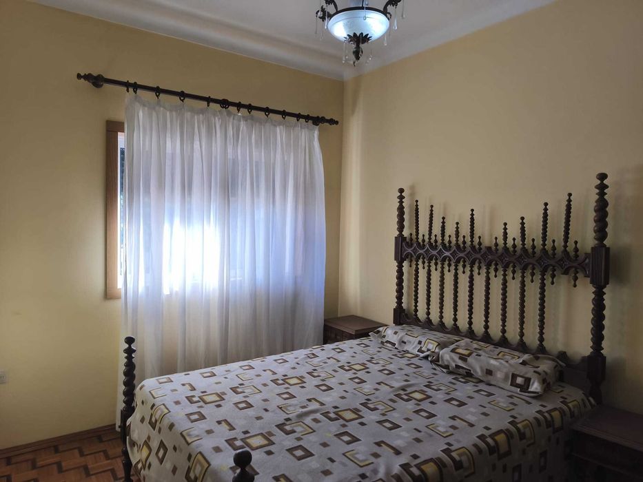 Arrenda-se 1.º andar d moradia