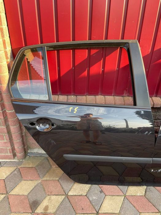 Двері Чорні Volkswagen Golf 5 Хачбек Передні Задні