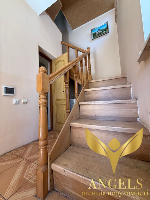 Приватний будинок в центрі: 4 спальні/3 санвузли + робоче крило, гараж