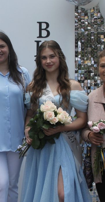 Випускна сукня, блакитна з блискітками зріст 165 + каблук 10см