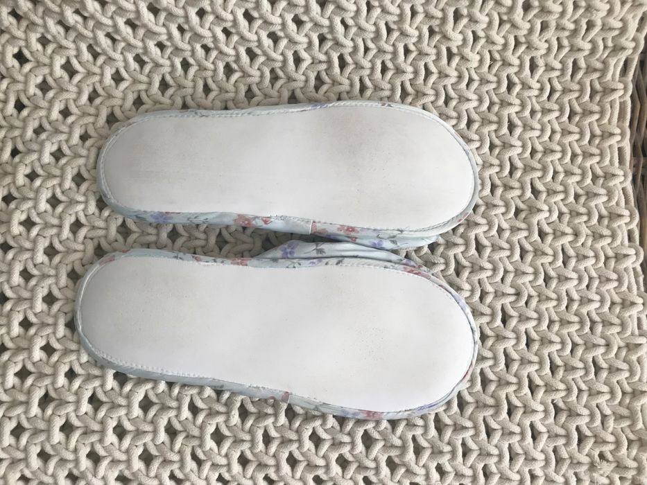 Chinelos de cetim, número 38