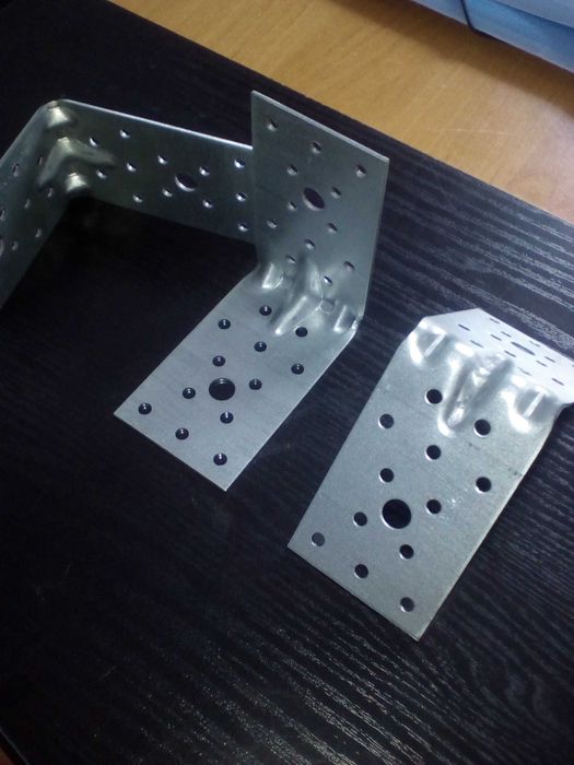 Покрівельні монтажні металеві посилені перфоровані кутники 100х100х60