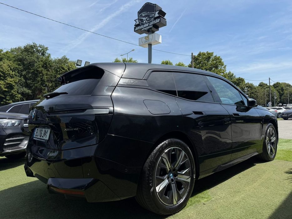 BMW iX xDrive 40 Pack Desportivo
