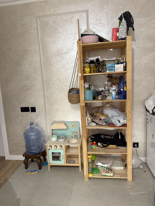 Деревʼяний стелаж. Стелаж полки