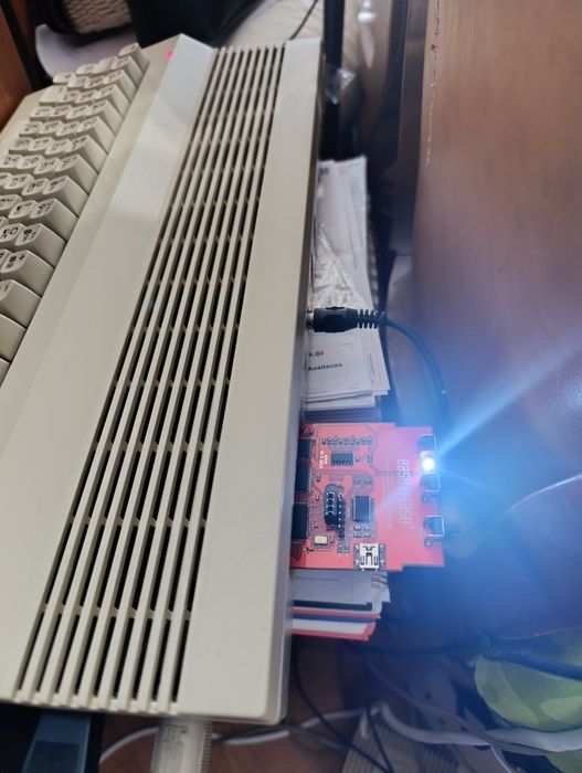 Commodore C64C com acessórios