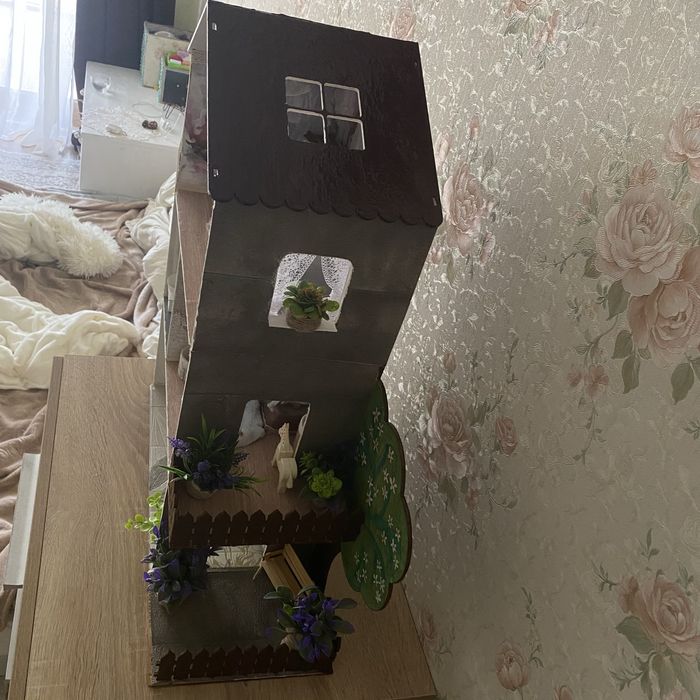 Будиночок для ляльок, з лялечками