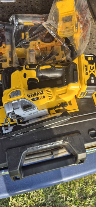 Dewalt Wyrzynarka DCS 334