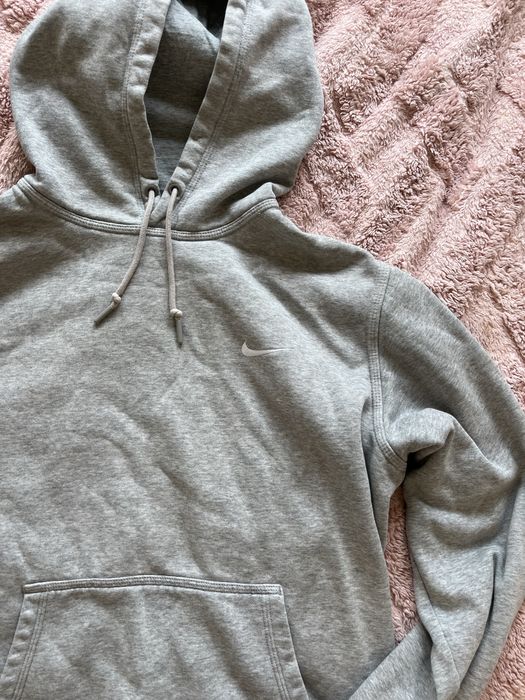 szara bluza nike z kapturem