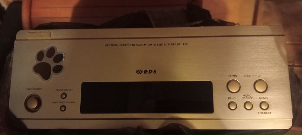 Denon UTU-F88 – stereo tuner FM / AM. 

Stan wizualny – bardzo dobrze
