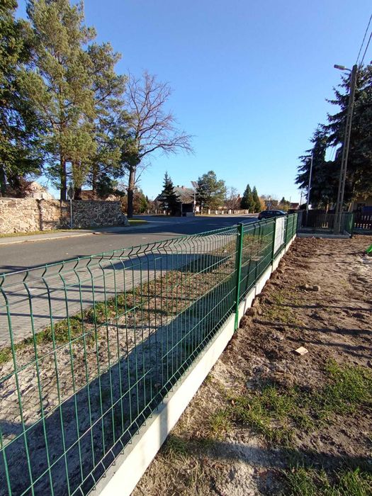 Ogrodzenie panelowe 3D 123/4, słupek, podmurówka, obejma - komplet