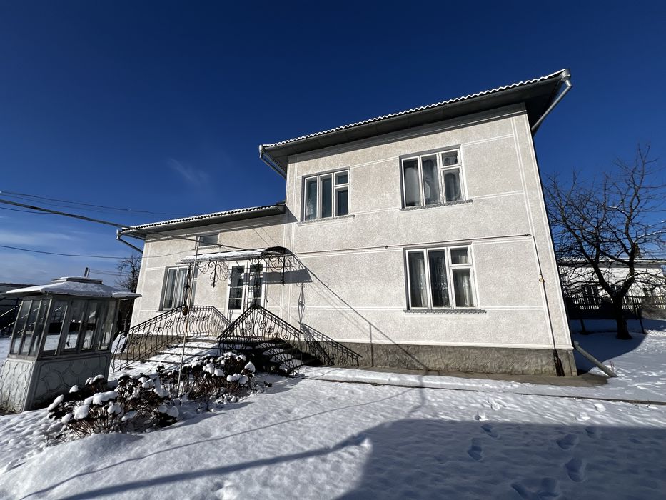 Продам гарний будинок у м. Кіцмань