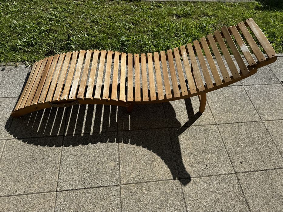 Leżak z litego drewna akacjowego