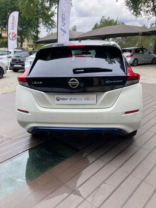 Nissan Leaf N-Connecta Two Tone