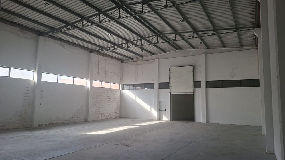 Armazém - Pavilhão Industrial //Esmeriz 500m2