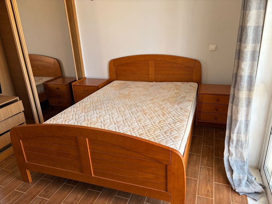 Cama de casal madeira mogno