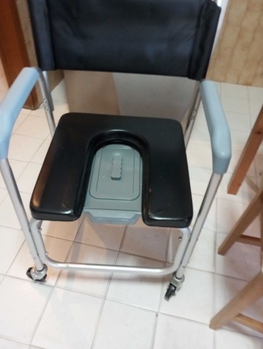 Excelente Cadeira Ortopédica e 1 Cadeira de Banho Faro
