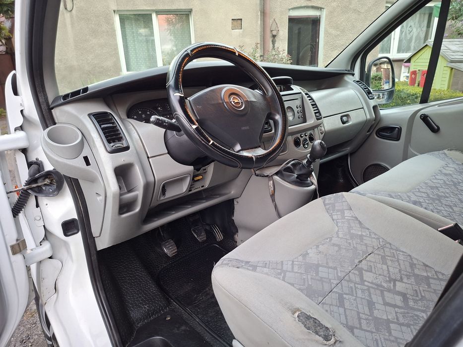 Opel Vivaro Long Brygadówka 6 osób Klima