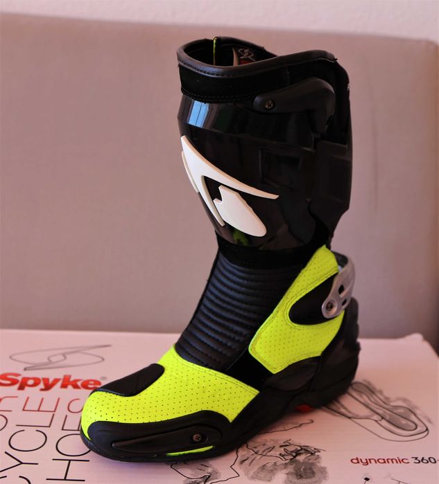 Botas NOVAS Spyke, Nr.40. Pele Ventilada. 50% DESCONTO