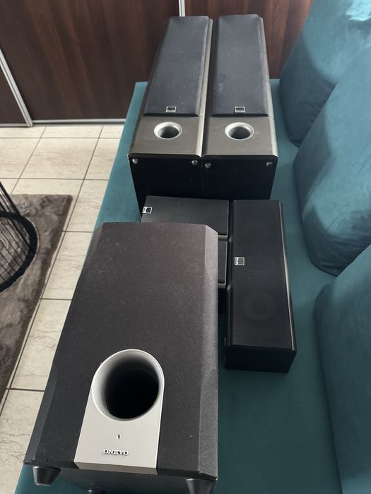 Zestaw kina domowego ONKYO  TX -SR304 E.