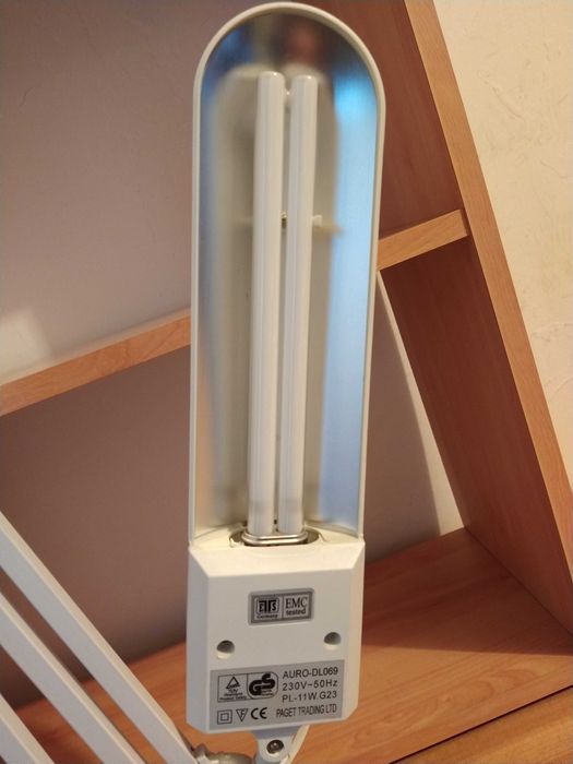 Candeeiro de secretária articulado e em muito bom estado