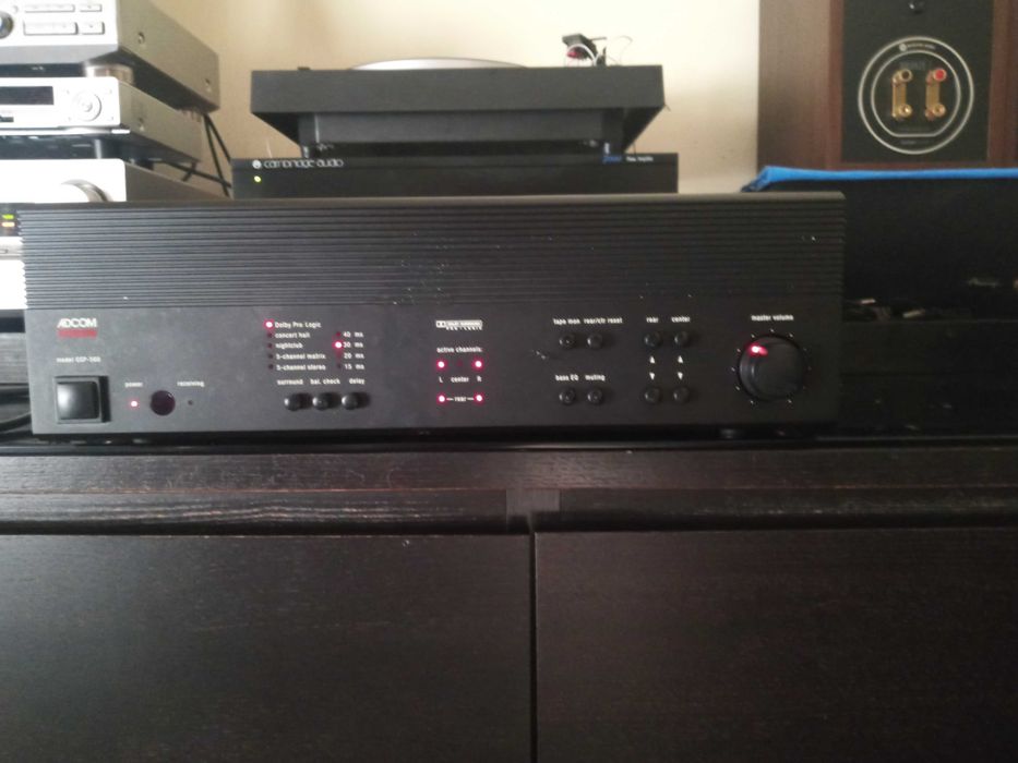 Pré-mplificador /processador Adcom GSP-560