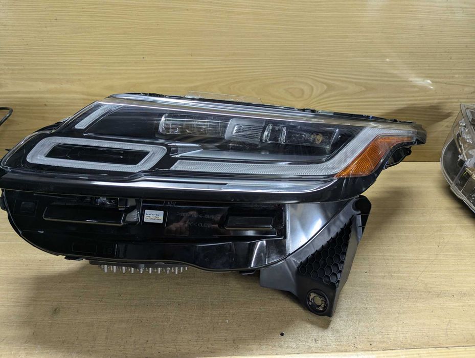 Фара Land Rover Velar usa.