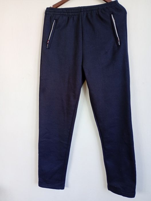 Spodnie męskie z ciepłej dzianiny dresowej, rozmiar L, kolor czarny.