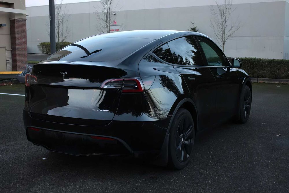 Tesla Model Y Long Range      2023
