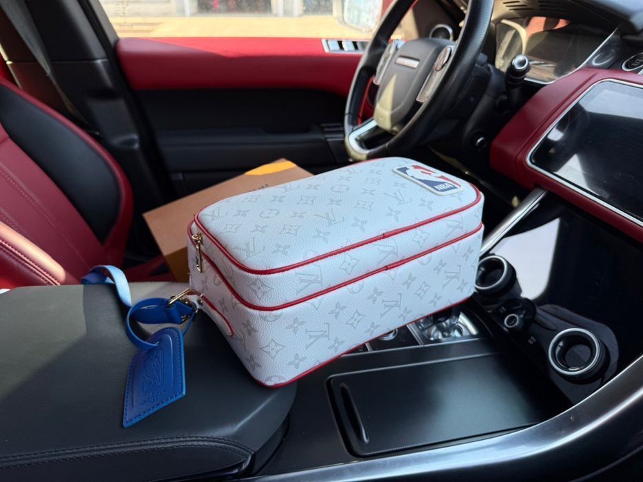 Louis vuitton x nba kriswu сумка белая мужская через плечо