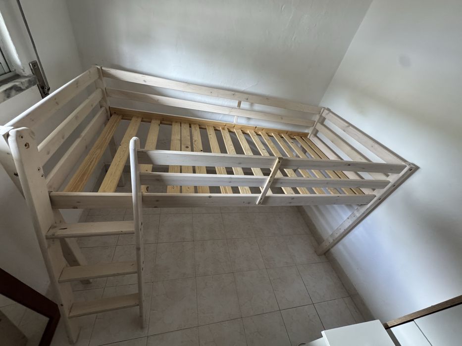 Cama de crianca com escada