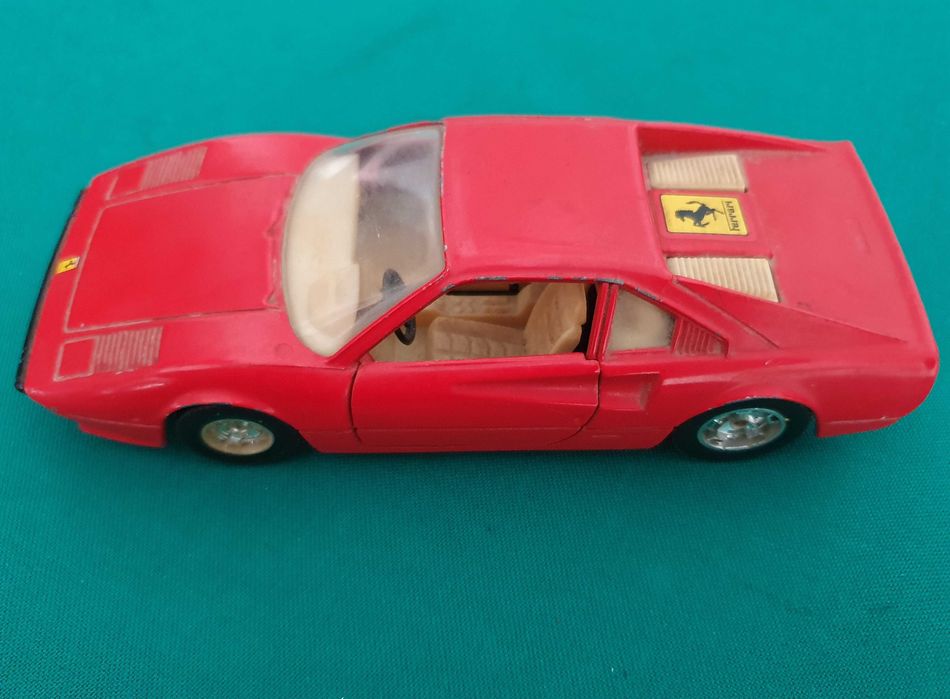 Ferrari 308 GTB - BURAGO, escala 1:24, anos 80 - Italy