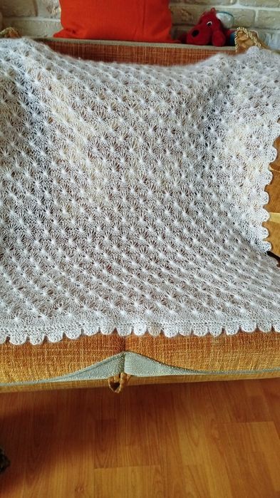 Хустки, косинки, шарфи.