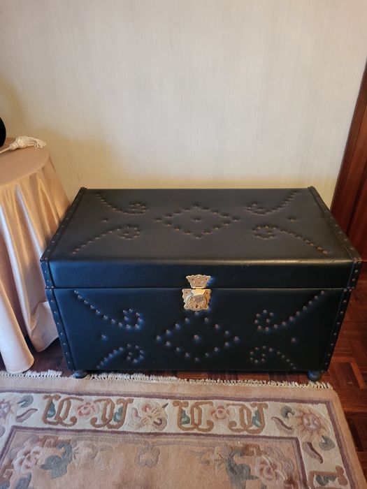 Mesa de centro cadeira bau cristaleira e movel