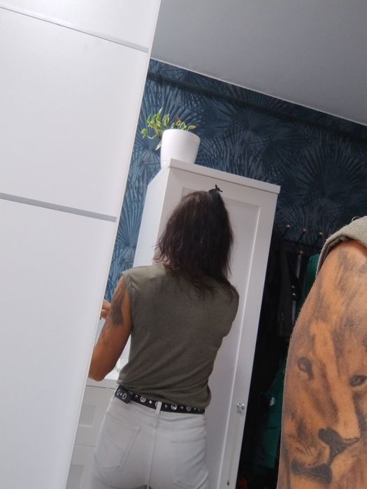 Bluzka khaki z metaliczną nicią.