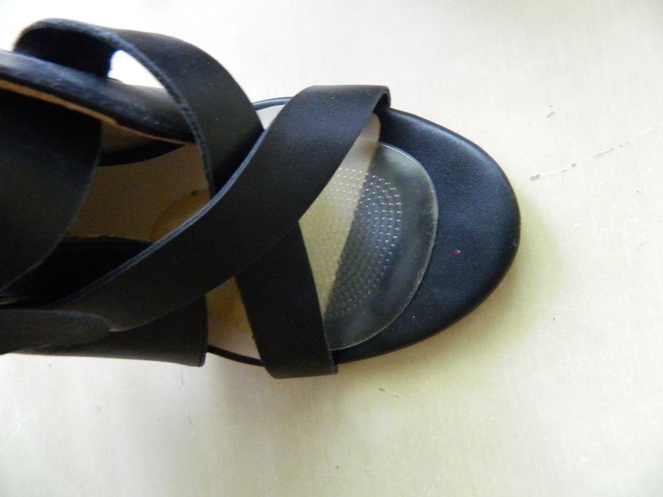 czarne szpilki Tallinder gothic paski 41