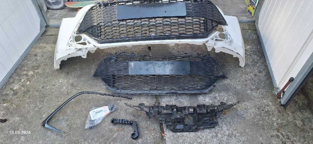 Przod Zderzak grill kratka mocowanie listwa slizg corolla kombi e21