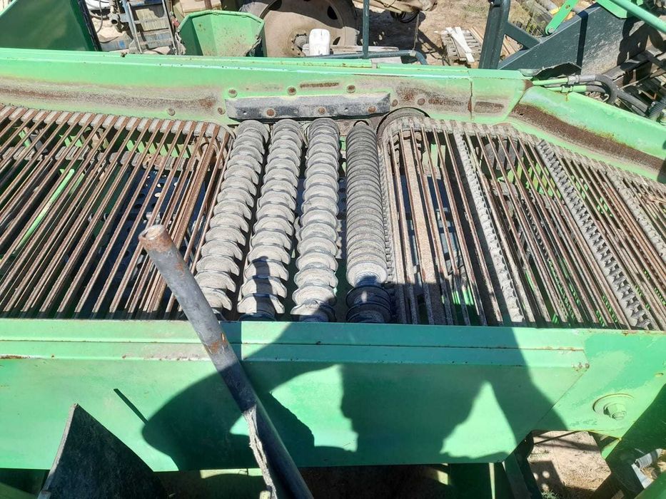 Colhedora de Batatas AVR Spirit 6100