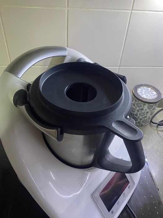 Bimby tm5 como nova, com todos os utensílios incluídos