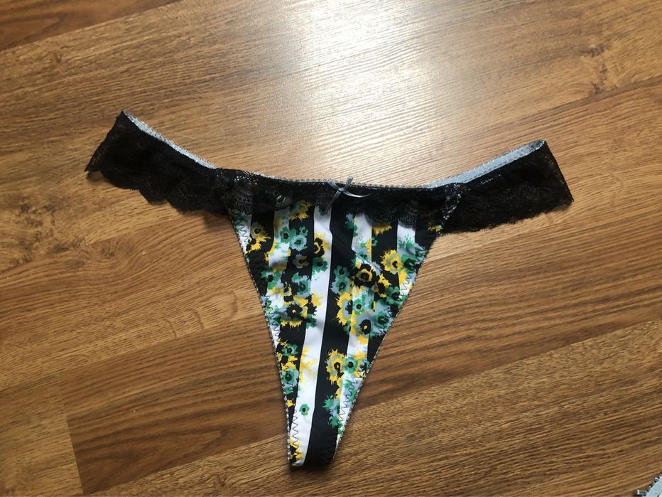 Stringi damskie 44/46 paski kwiatki czarna koronka Rainbow