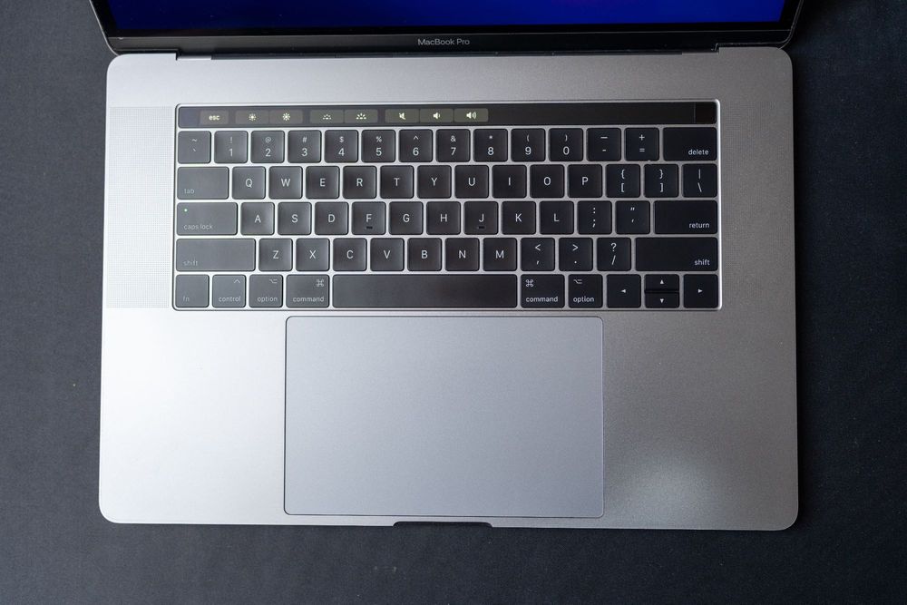 Apple MacBook Pro 15" A1707 Intel i7 | 16 GB | 256 GB | RETINA